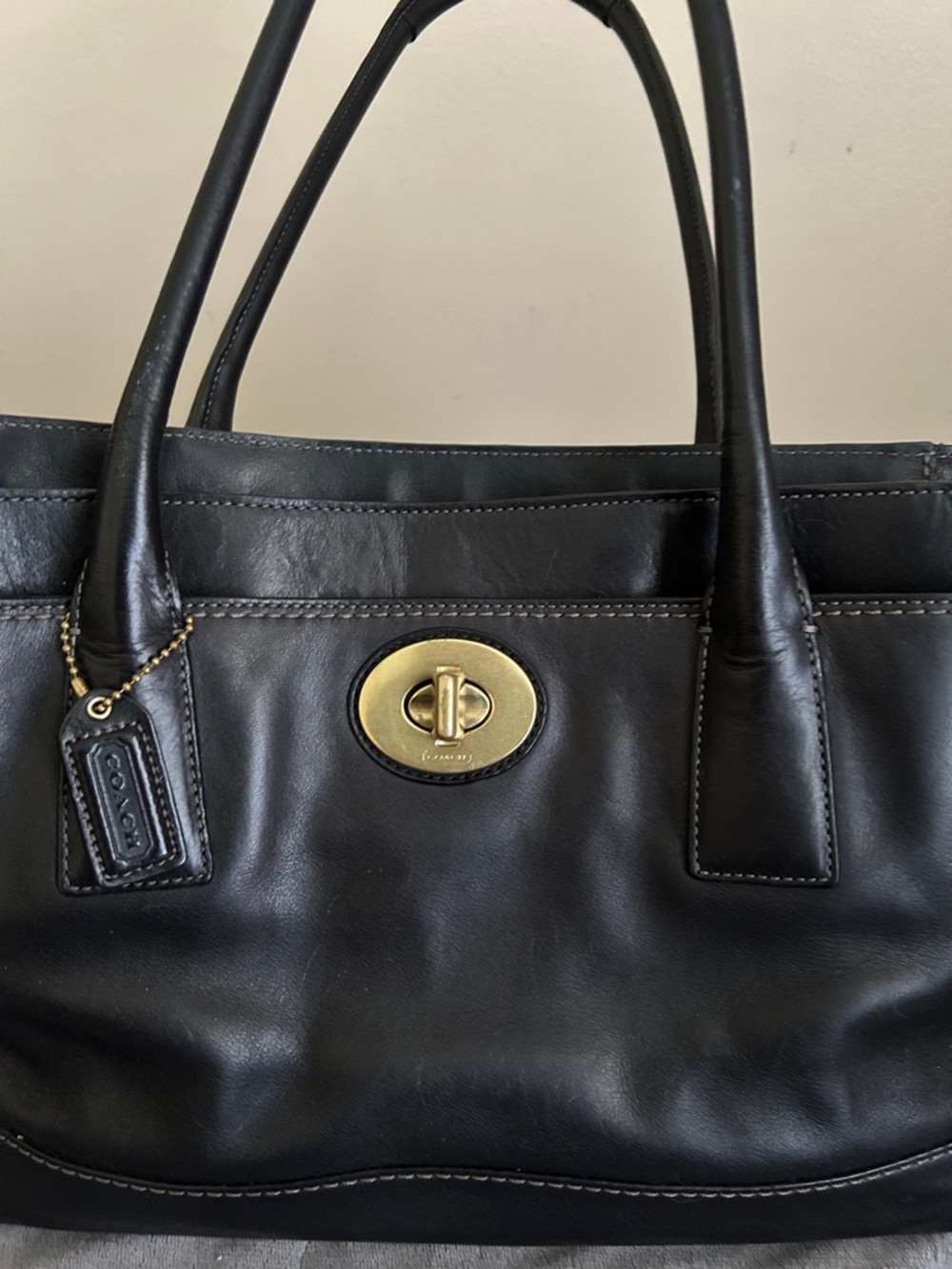 1980 vintage Coach Madeline Black Shoulder Handbag With Turn lock 11554 - Picture 3 of 8